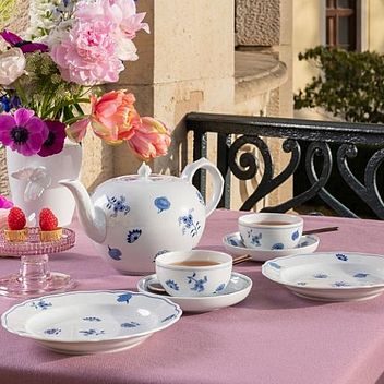Table set with Meissen porcelain, including a teapot and cups