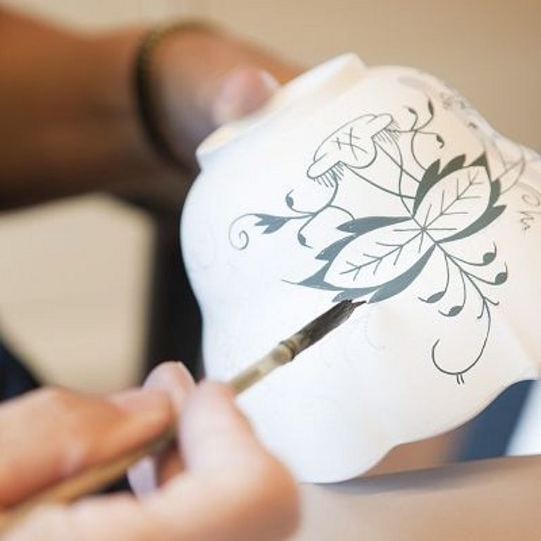 Underglaze painting, Onion Pattern