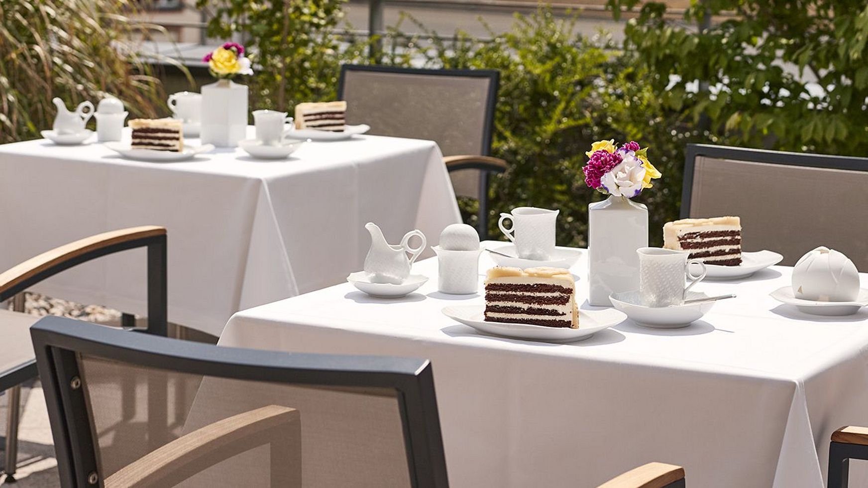 Tables set with Meissen porcelain on the rooftop terrace of the House of MEISSEN