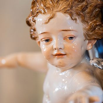 Putto an Vase Meissen Porzellan Museum